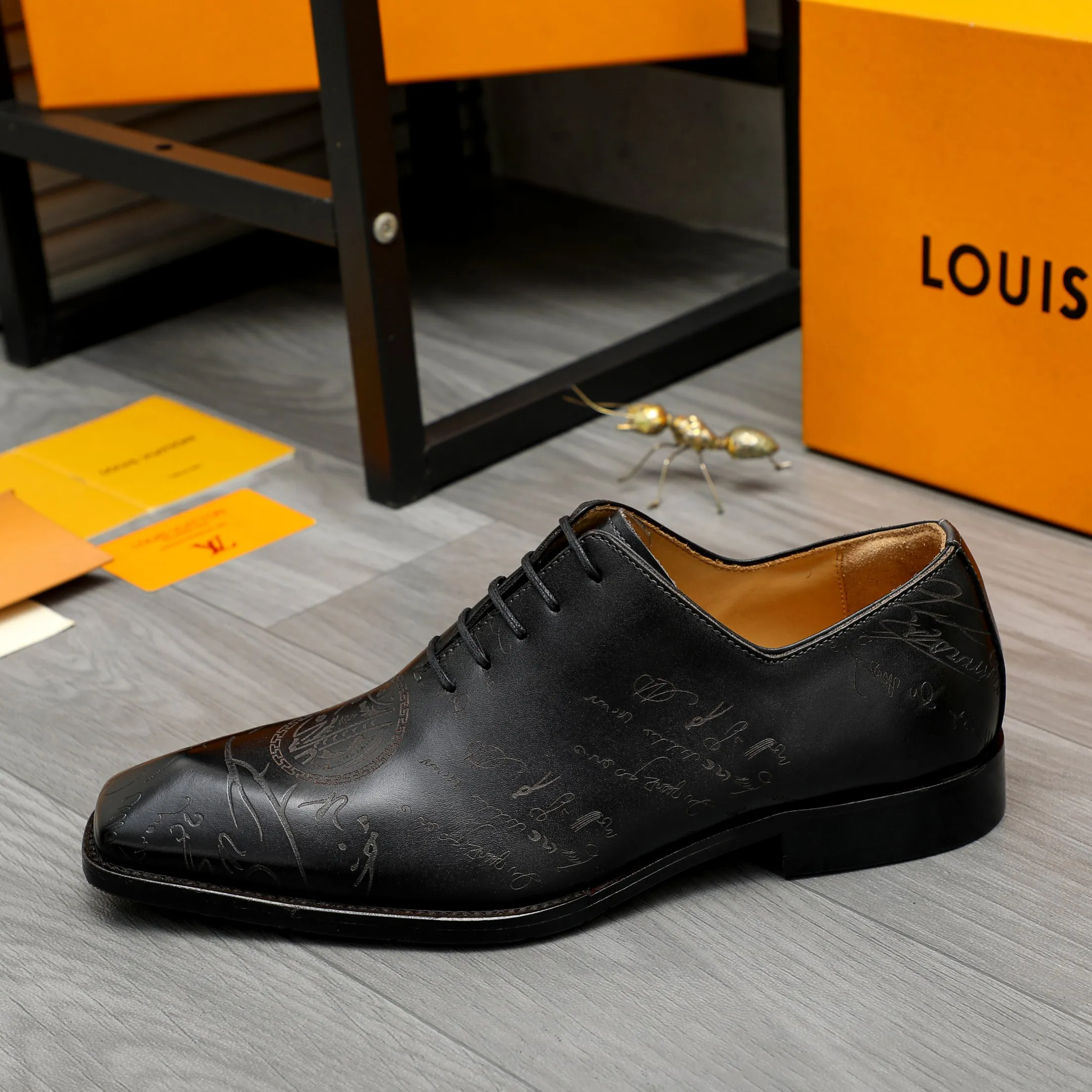 Men's shoes 💰580 Product trademark: LV "Louis Vuitton" business lace-up formal leather shoes Regular size: 37-46 Product materials: Selected carved cowhide upper, pigskin lining, rubber outsole